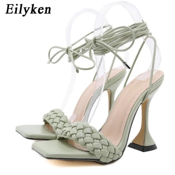 Hollow Cross-Tied Weave Sandals - Picture 1 of 6